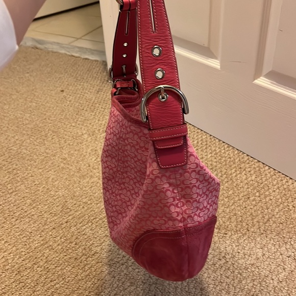 Vintage pink suede Coach handbag - Picture 4 of 6